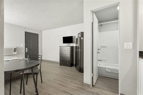 Brookside Suites .